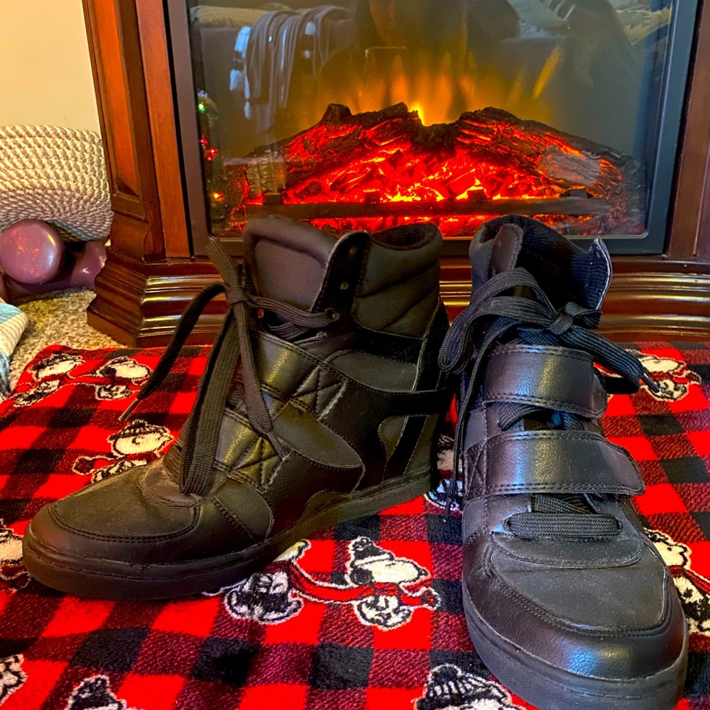 Black tennis shoes -size 8.  Gently worn heeled black tennis shoes w/stripes.